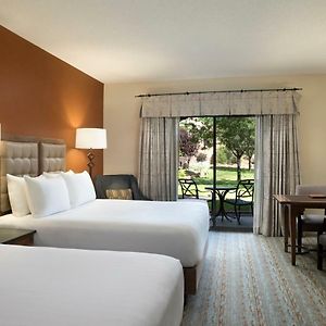 Queen Room Two Queen Beds Mountain View